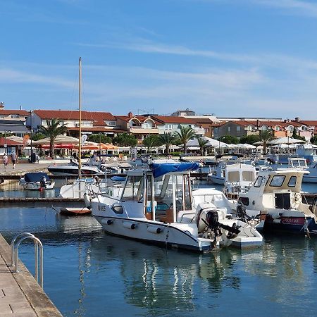 Neu Renovierte Ferienwohnung Mit Klima, Wlan, Terrasse Und Grill Pula Bagian luar foto