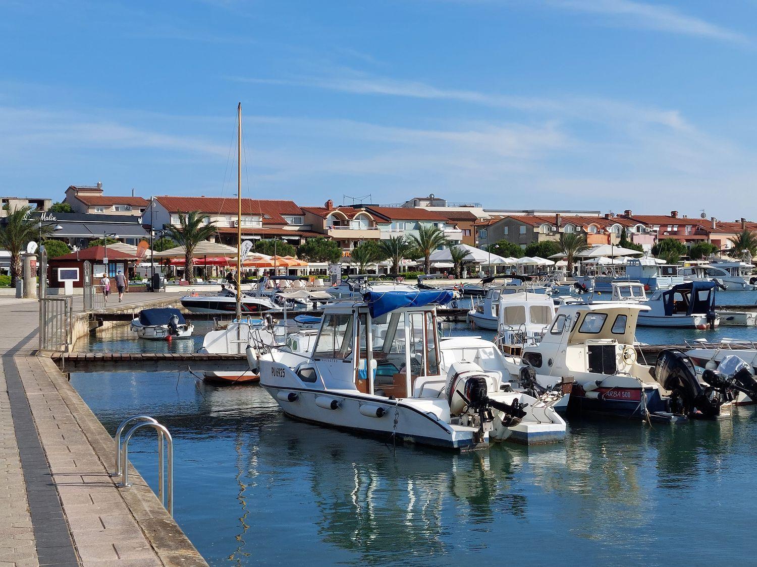 Neu Renovierte Ferienwohnung Mit Klima, Wlan, Terrasse Und Grill Pula Bagian luar foto